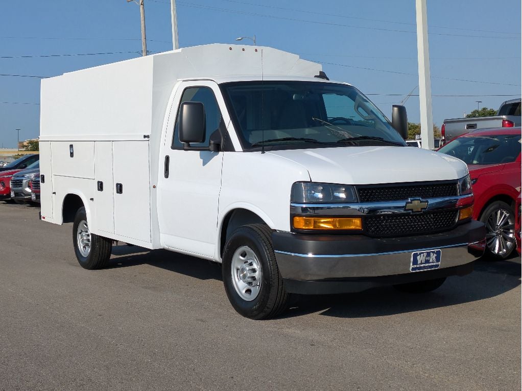 2025 Chevrolet Express Cutaway 3500 1WT