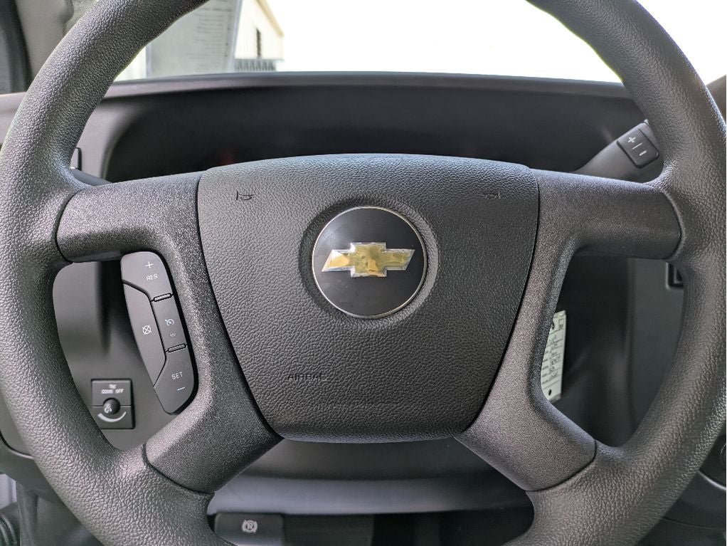 2025 Chevrolet Express Cutaway 3500 1WT