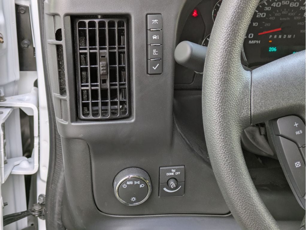 2025 Chevrolet Express Cutaway 3500 1WT