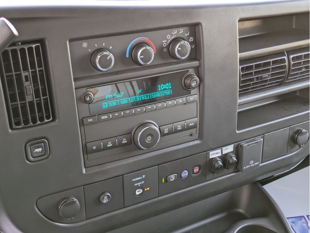 2025 Chevrolet Express Cutaway 3500 1WT