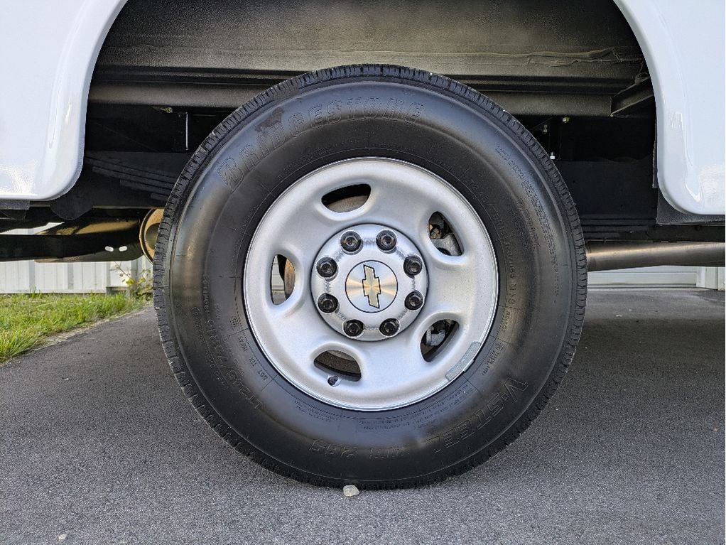 2025 Chevrolet Express Cutaway 3500 1WT