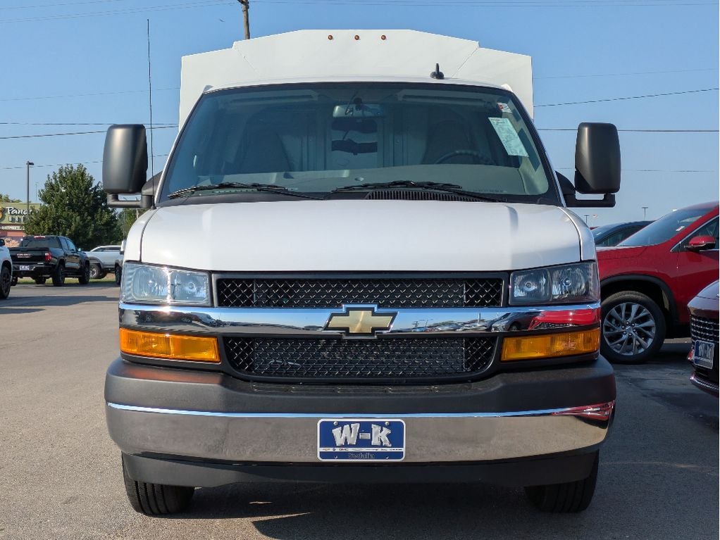 2025 Chevrolet Express Cutaway 3500 1WT