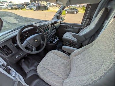 2025 Chevrolet Express Cutaway 3500 1WT
