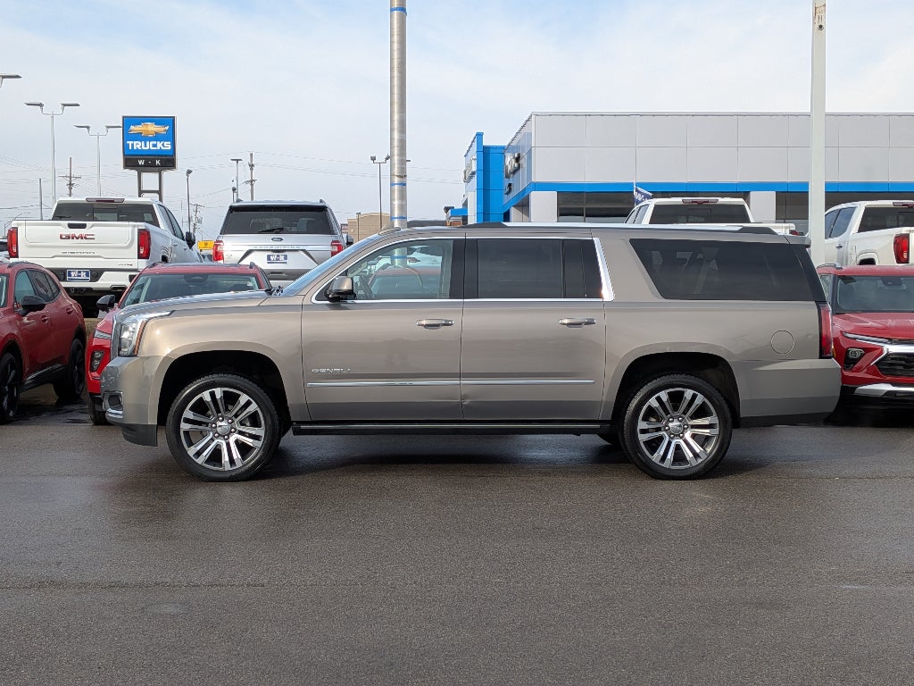 Used 2019 GMC Yukon XL Denali with VIN 1GKS2HKJ9KR132796 for sale in Kansas City