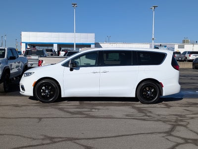 2024 Chrysler Pacifica Touring
