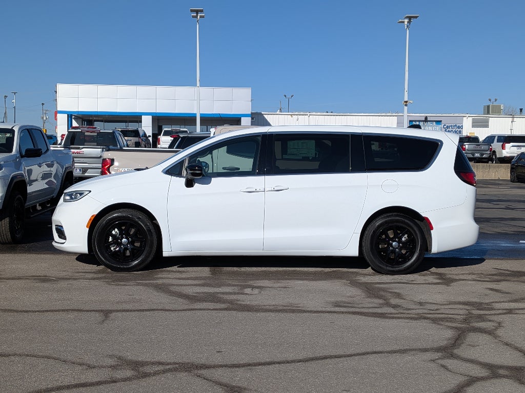 2024 Chrysler Pacifica Touring