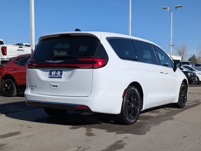2024 Chrysler Pacifica Touring