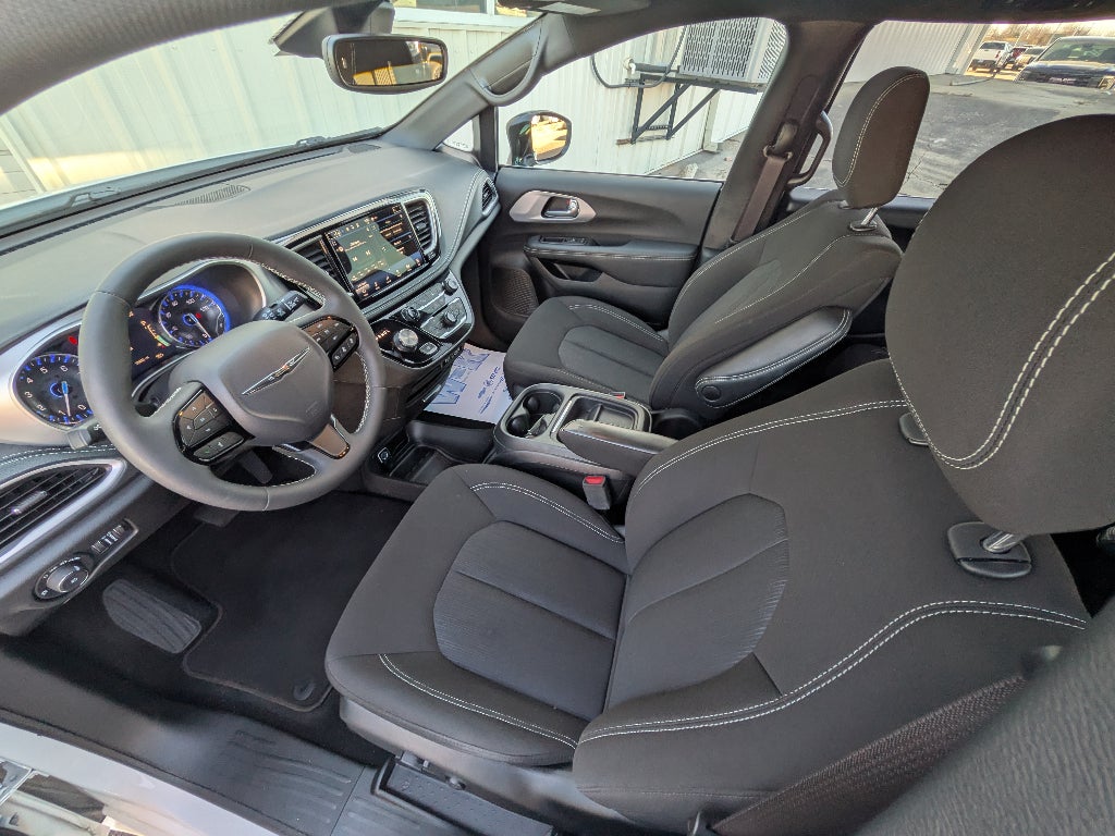 2024 Chrysler Pacifica Touring