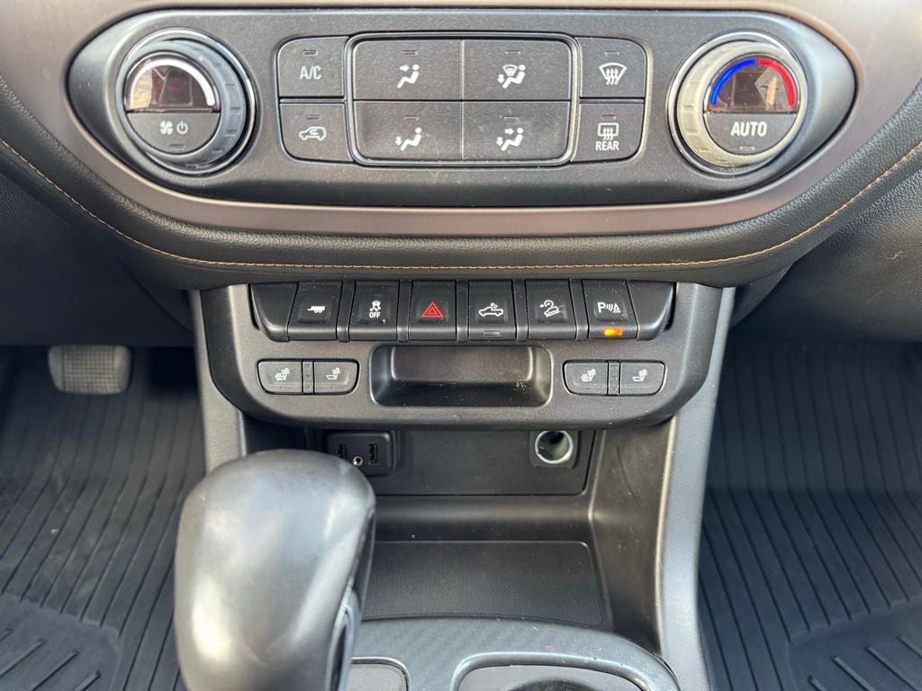 2022 GMC Canyon AT4 w/Leather