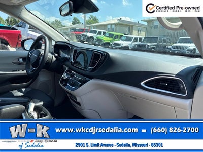 2024 Chrysler Pacifica Touring L