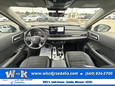 2025 Mitsubishi Outlander SE