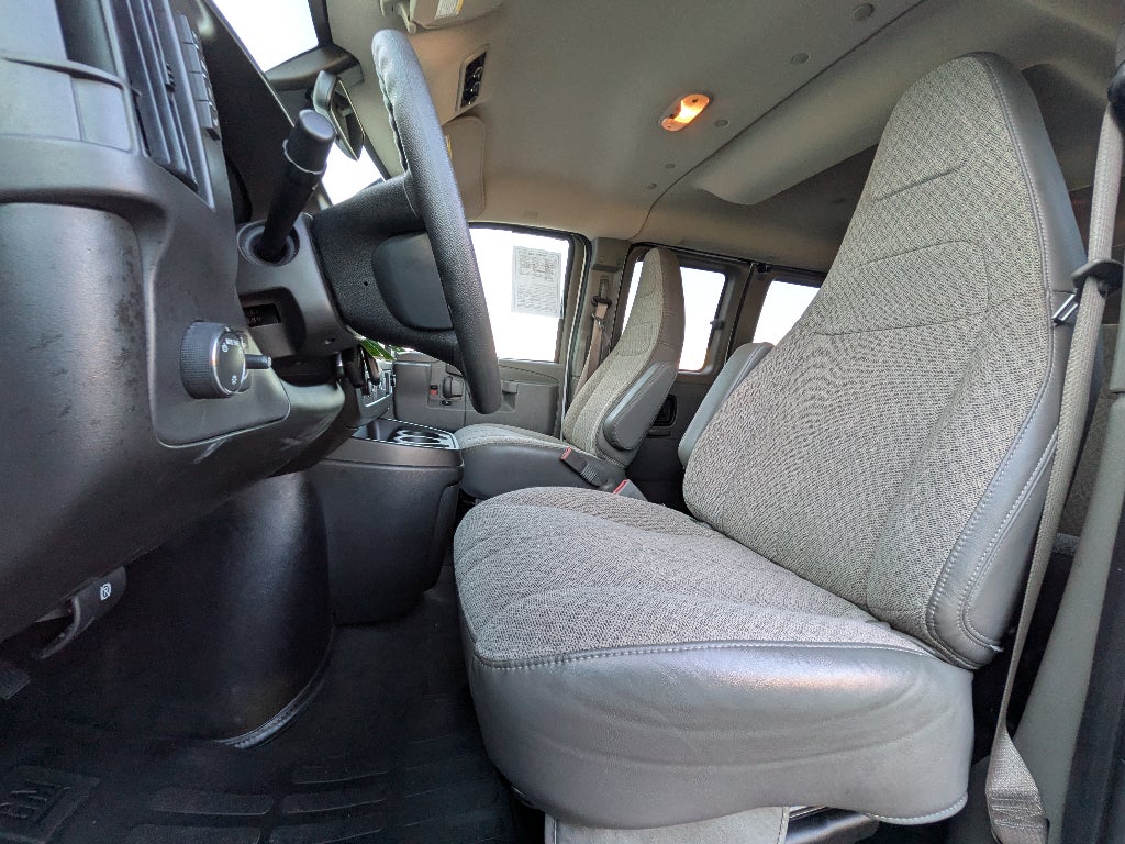 2025 Chevrolet Express Passenger 1LT