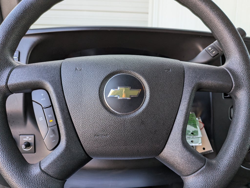 2025 Chevrolet Express Passenger 1LT