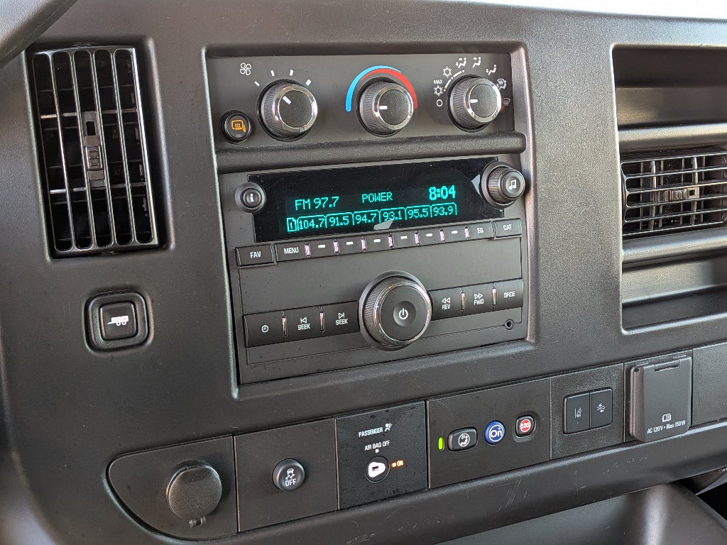 2025 Chevrolet Express Passenger 1LT