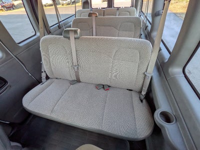 2025 Chevrolet Express Passenger 1LT