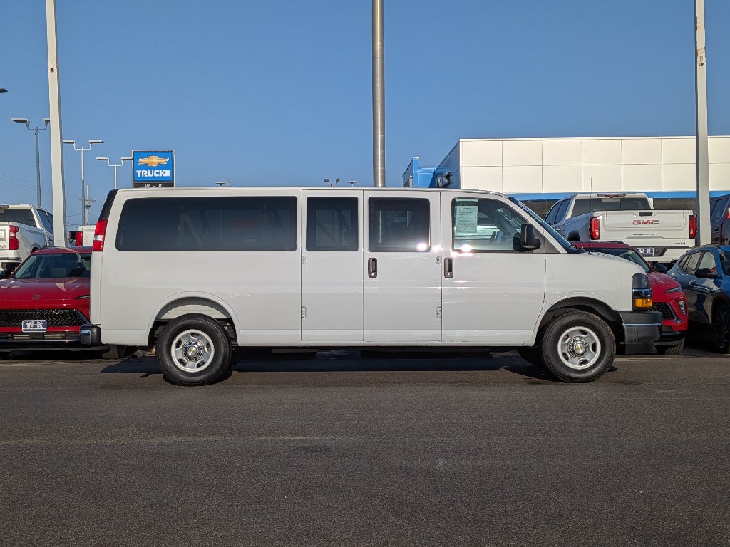 Used 2025 Chevrolet Express Passenger LT with VIN 1GAZGPF70S1165620 for sale in Kansas City