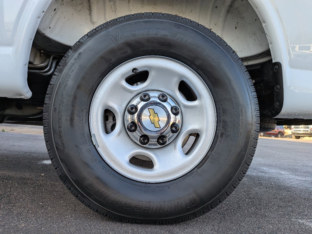 2025 Chevrolet Express Passenger 1LT