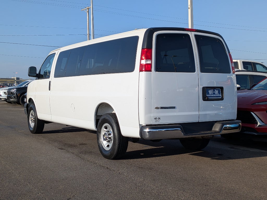 2025 Chevrolet Express Passenger 1LT