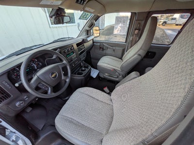 2025 Chevrolet Express Passenger 1LT