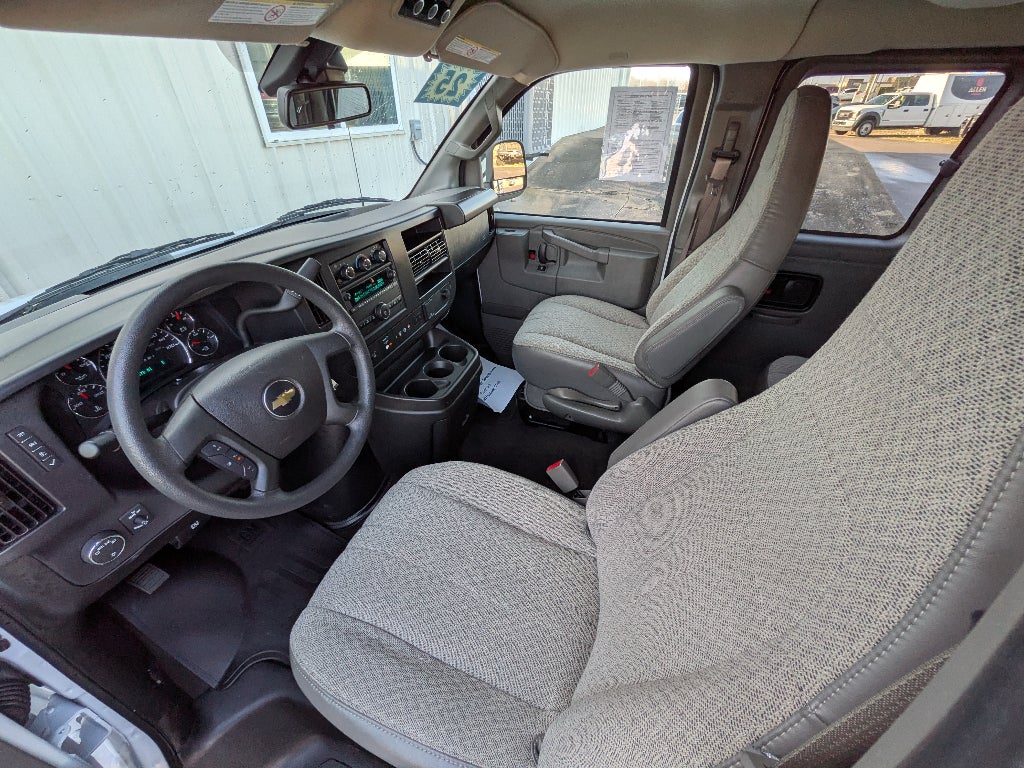 2025 Chevrolet Express Passenger 1LT