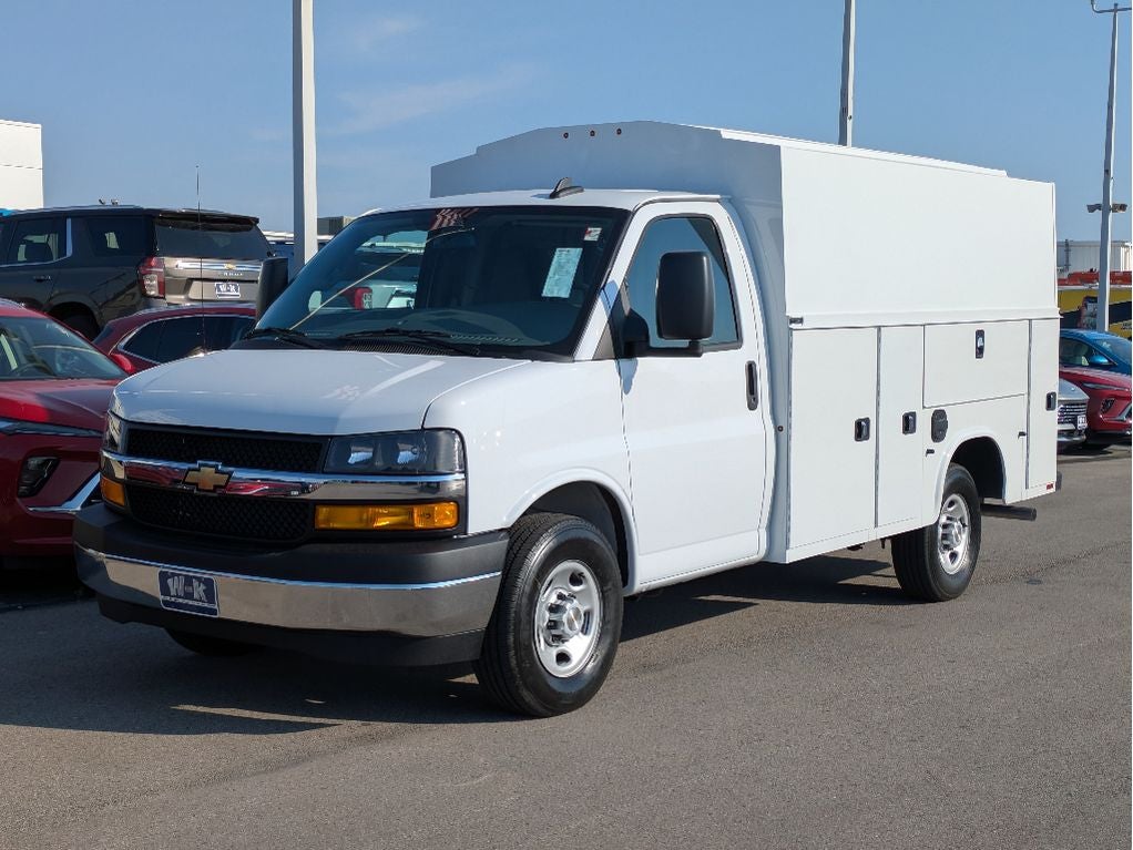 2025 Chevrolet Express Cutaway 3500 1WT