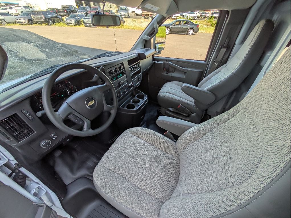 2025 Chevrolet Express Cutaway 3500 1WT