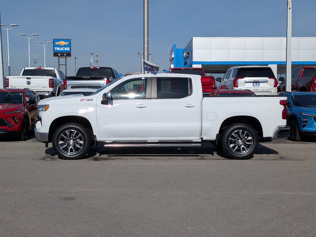 Used 2022 Chevrolet Silverado 1500 LT with VIN 1GCUDDET5NZ642832 for sale in Kansas City
