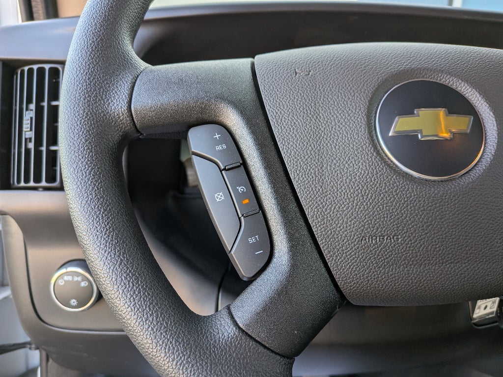 2025 Chevrolet Express Cargo WT