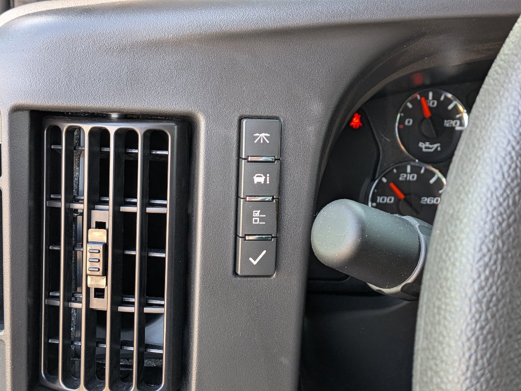 2025 Chevrolet Express Cargo WT
