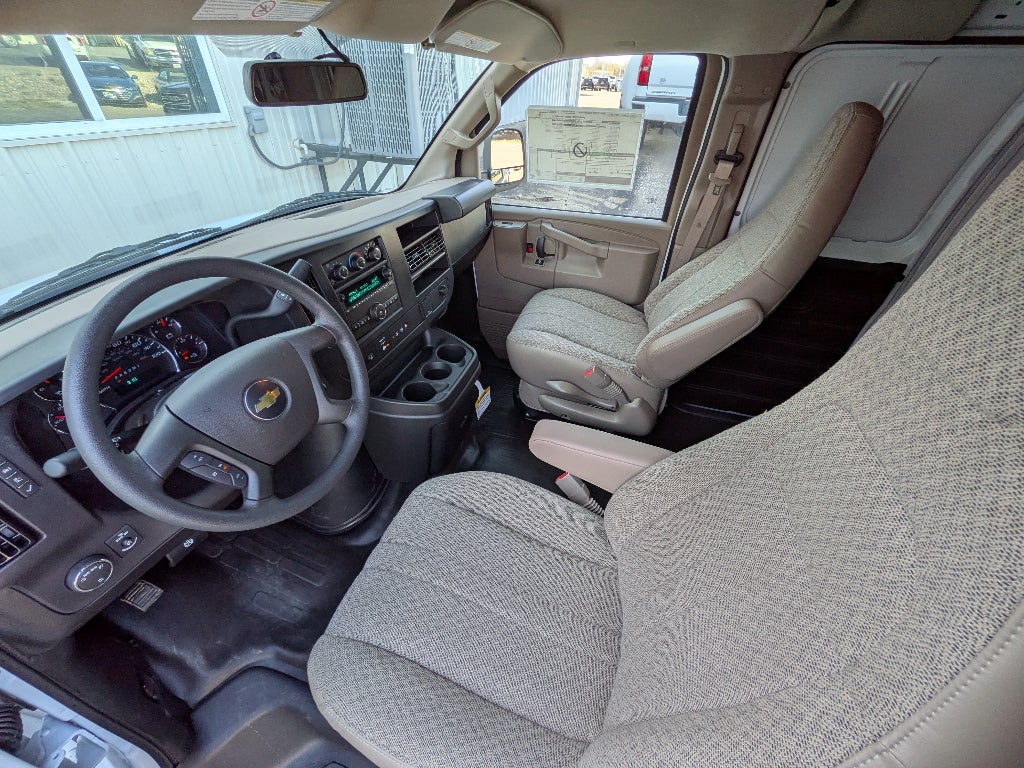 2025 Chevrolet Express Cargo WT