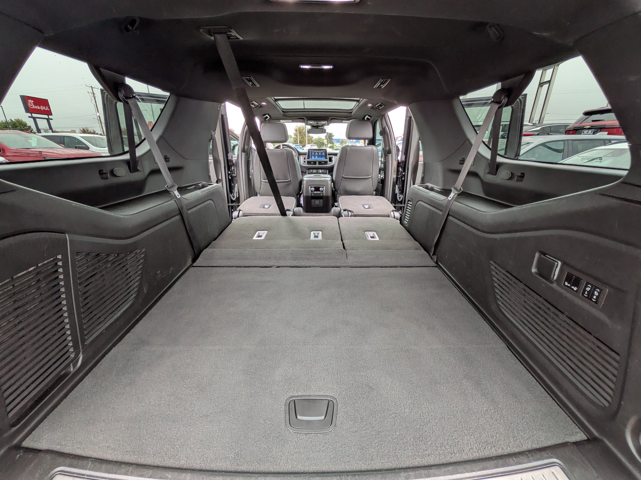2024 Chevrolet Suburban RST