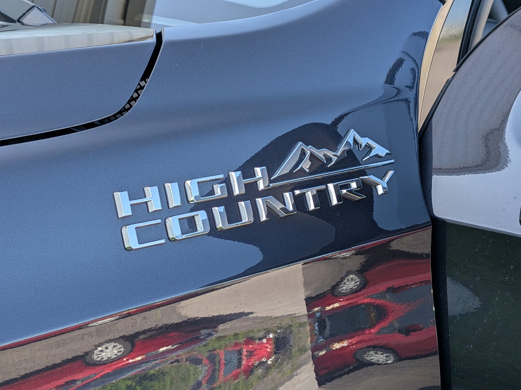 2023 Chevrolet Suburban High Country