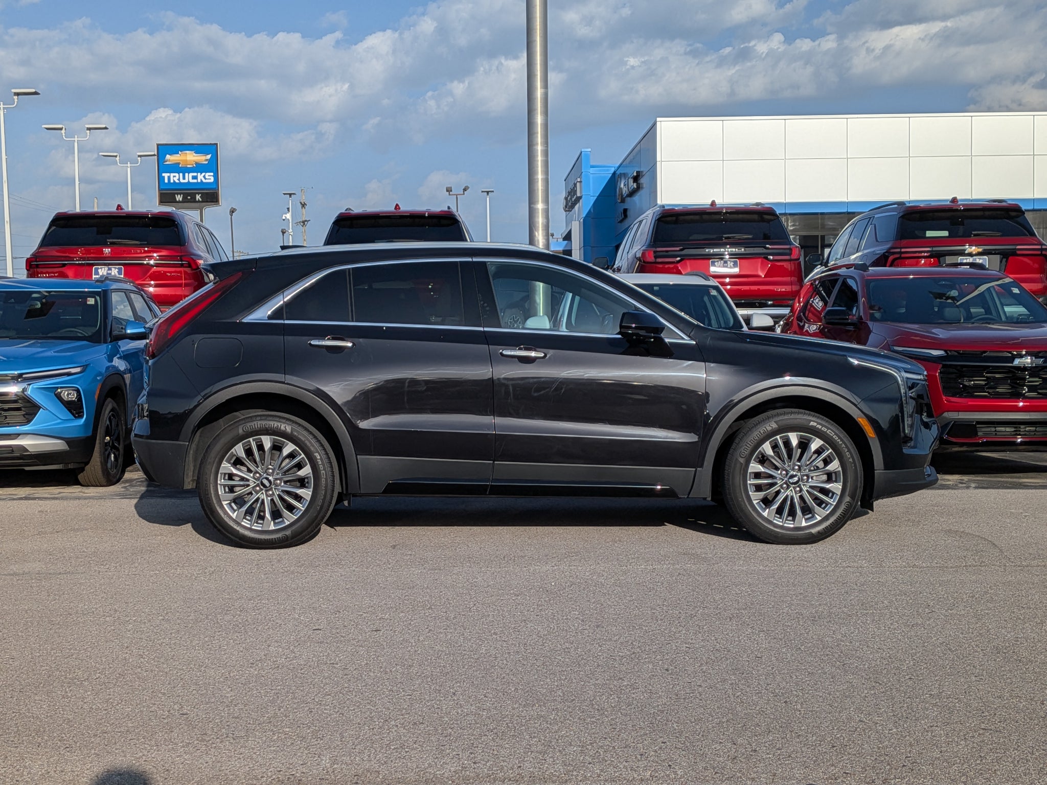 Used 2025 Cadillac XT4 Premium Luxury with VIN 1GYFZCR47SF150365 for sale in Kansas City