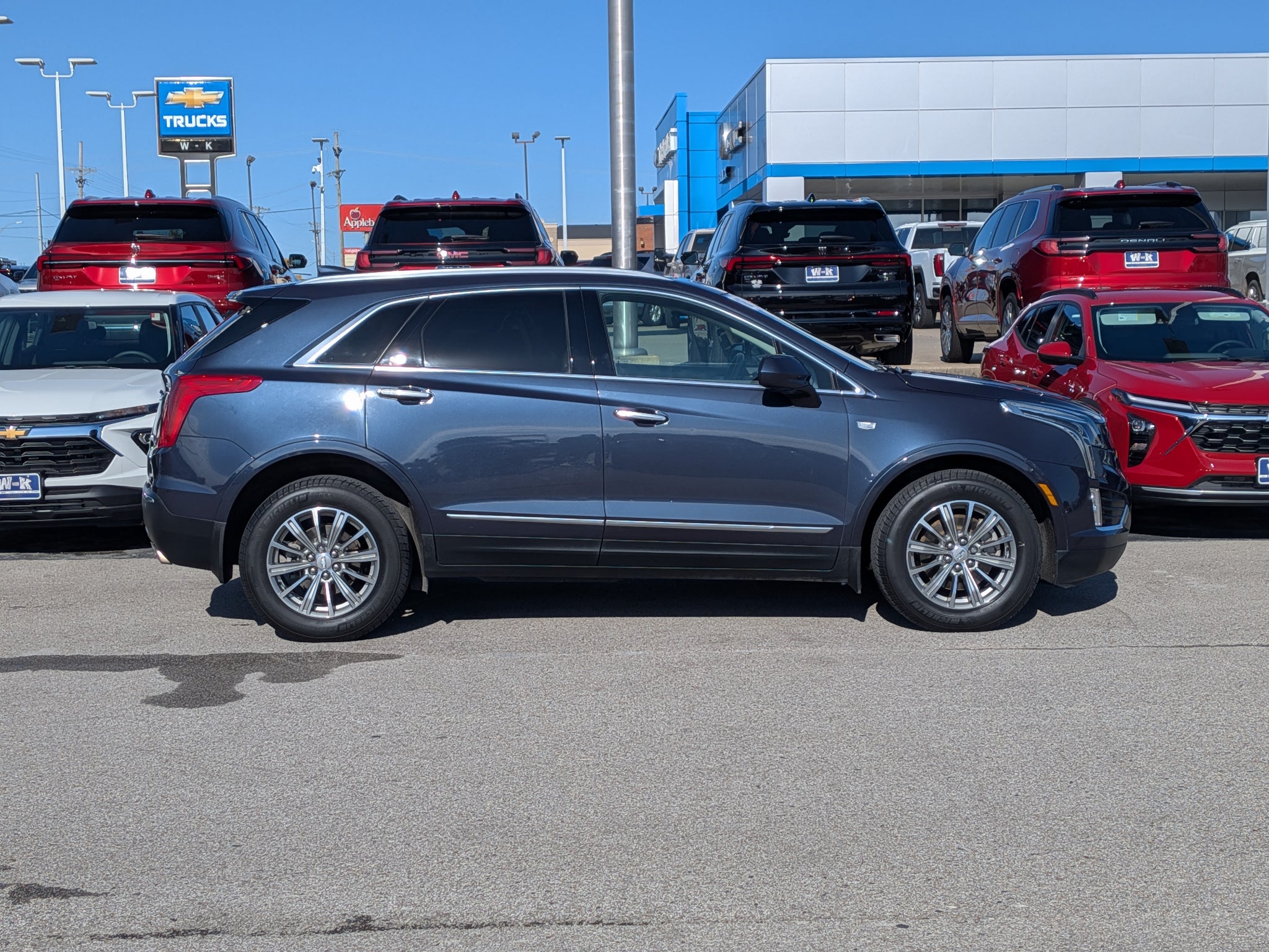 Used 2018 Cadillac XT5 Luxury with VIN 1GYKNDRS9JZ125138 for sale in Kansas City