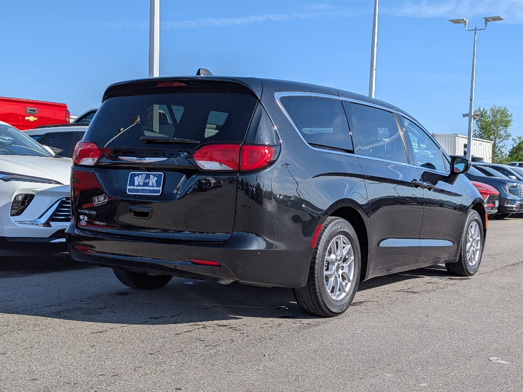 2023 Chrysler Voyager LX