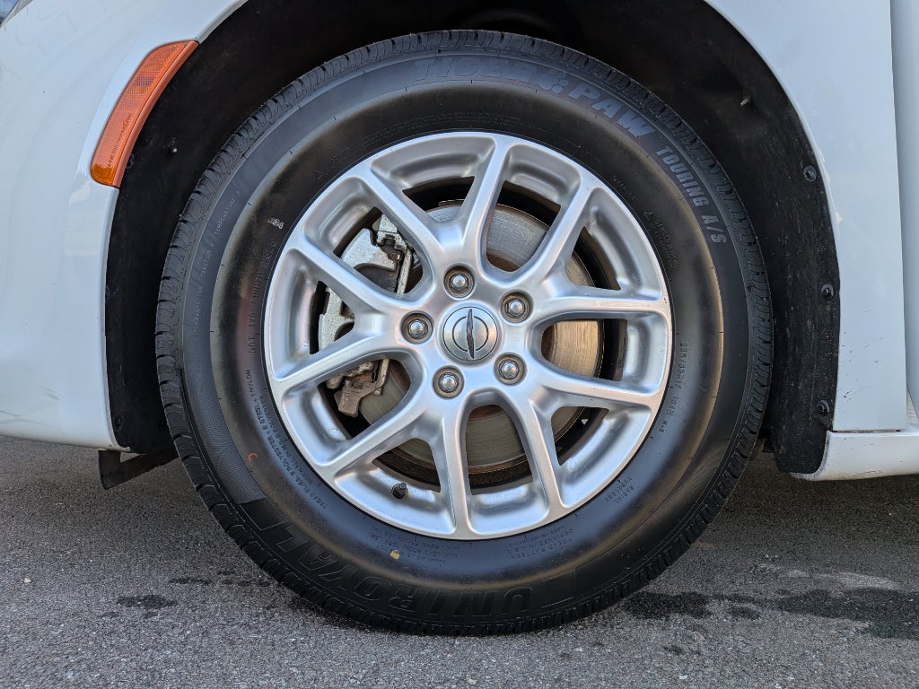 2023 Chrysler Voyager LX