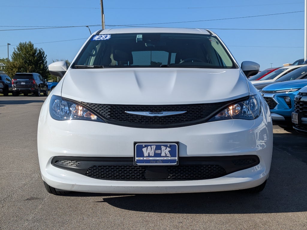 2023 Chrysler Voyager LX