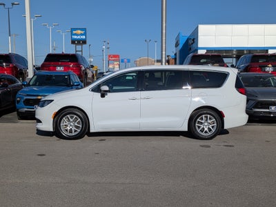 2023 Chrysler Voyager LX