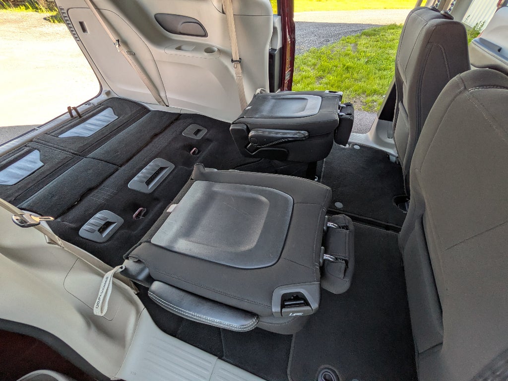 2022 Chrysler Voyager LX