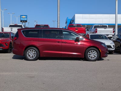 2022 Chrysler Voyager LX