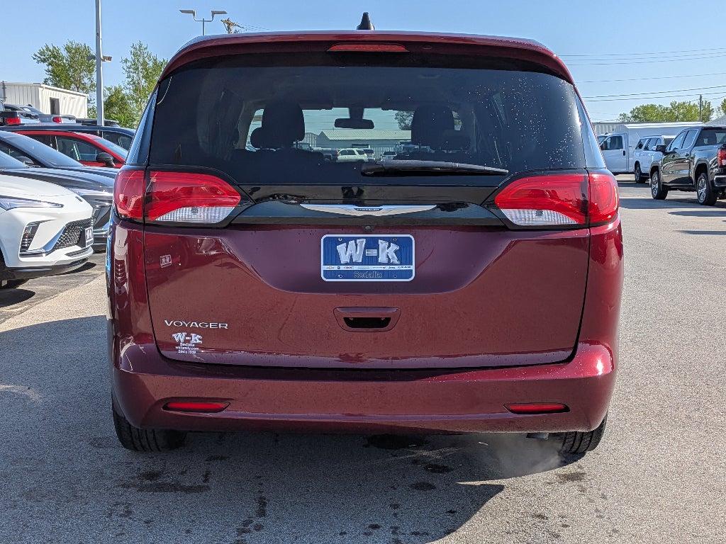 2022 Chrysler Voyager LX