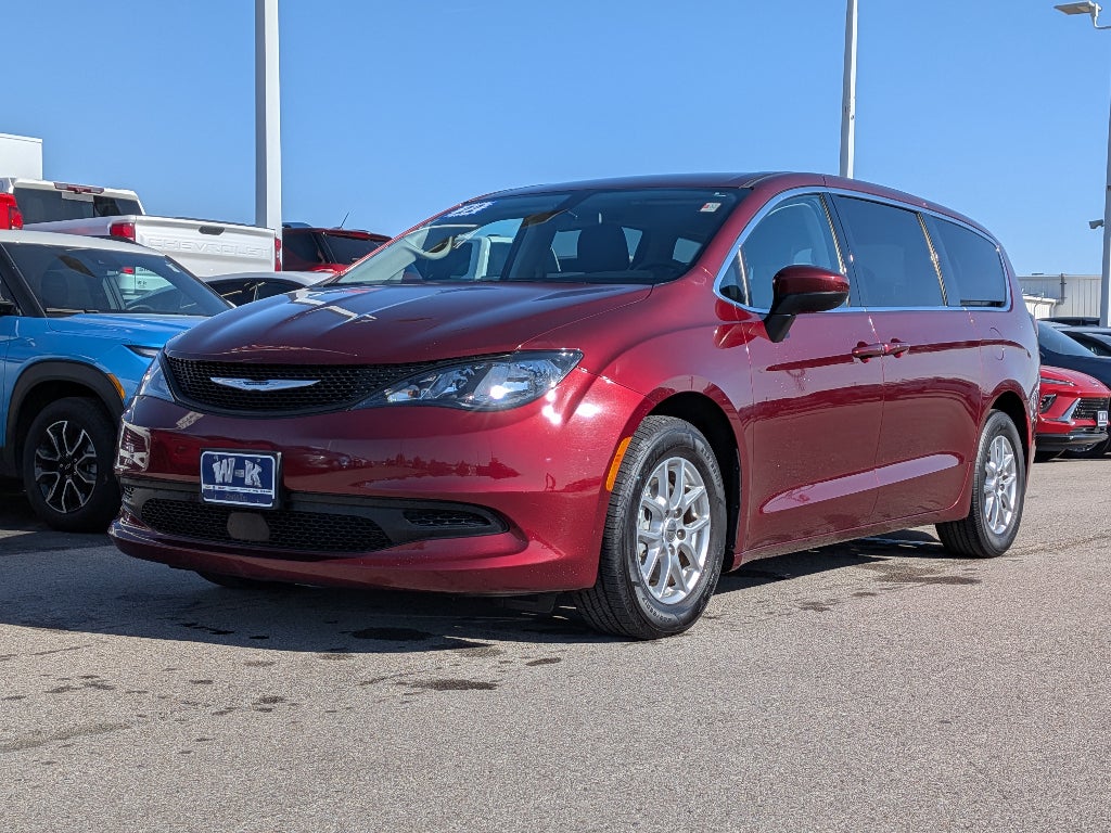 2022 Chrysler Voyager LX