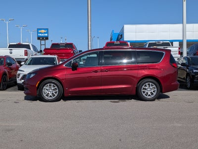 2022 Chrysler Voyager LX
