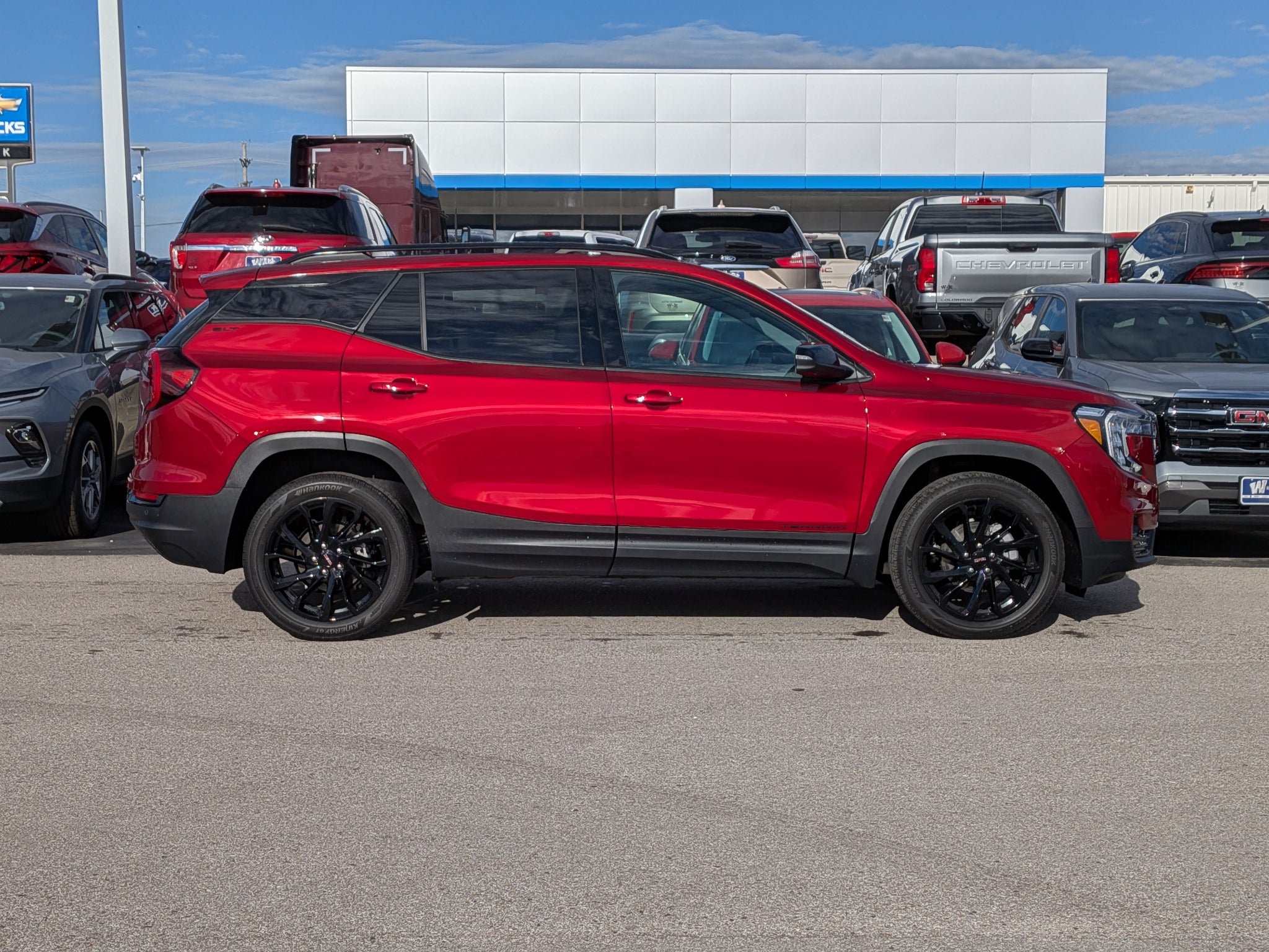 Used 2024 GMC Terrain SLT with VIN 3GKALVEG5RL366667 for sale in Kansas City