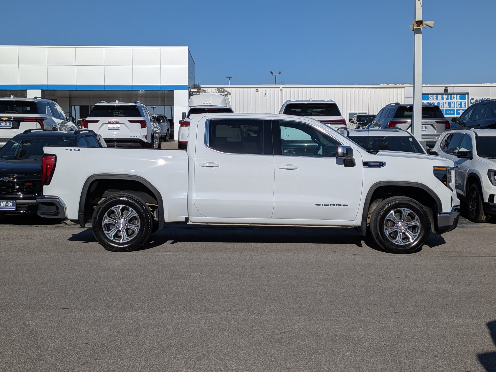 Used 2025 GMC Sierra 1500 SLE with VIN 3GTUUBE89SG395147 for sale in Kansas City
