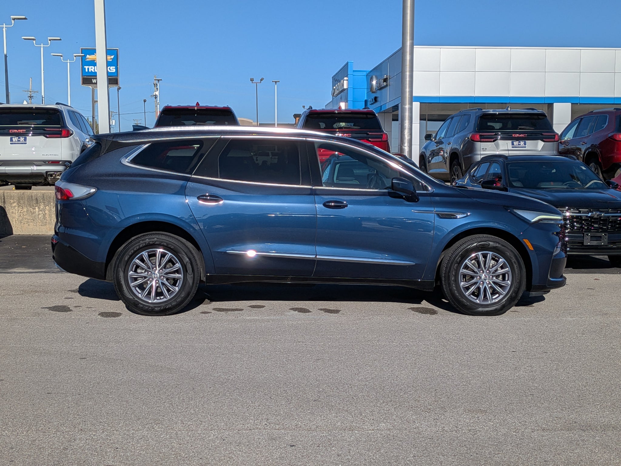 Used 2023 Buick Enclave Essence with VIN 5GAERBKW9PJ247922 for sale in Kansas City