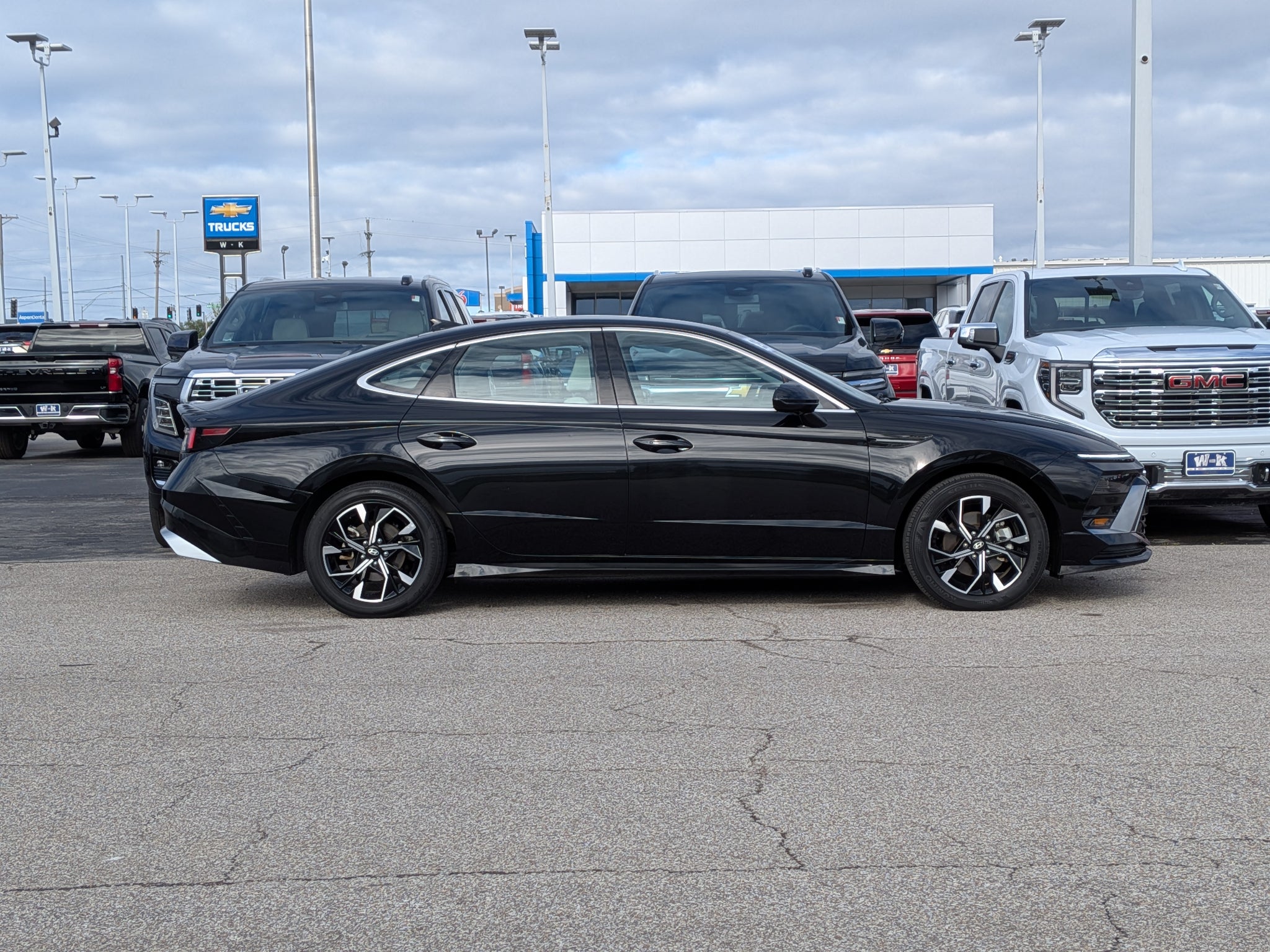 Used 2025 Hyundai Sonata SEL with VIN KMHL64JA0SA463596 for sale in Kansas City